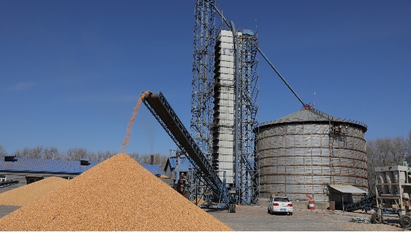 烘糧1萬(wàn)噸成本僅24萬(wàn)，秸稈打捆直燃熱風(fēng)爐為農(nóng)戶增收